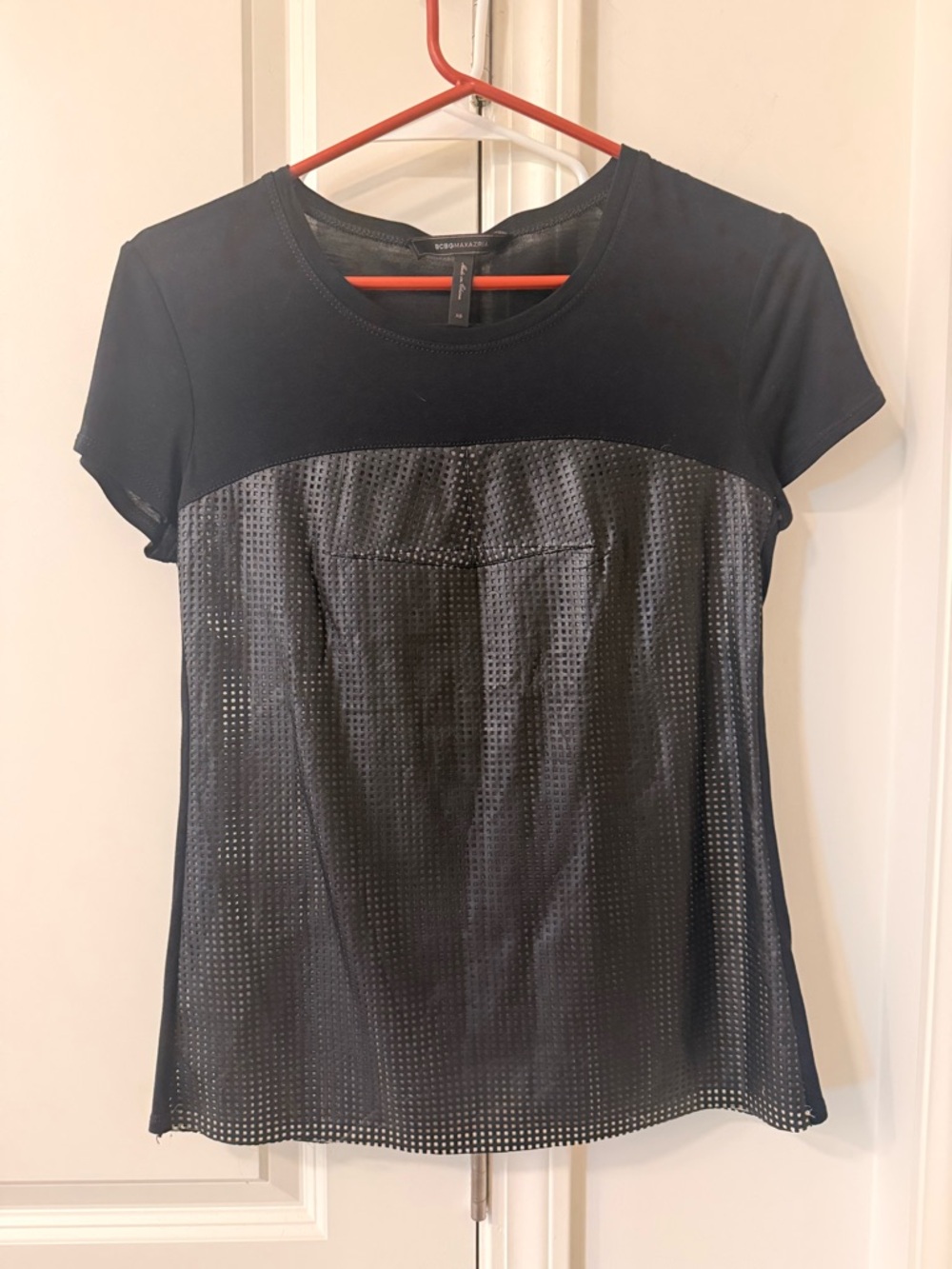 Excellent Like New!

BCBGMaxAzria Hudson Black Perforated Panel Short Sleeve Top
